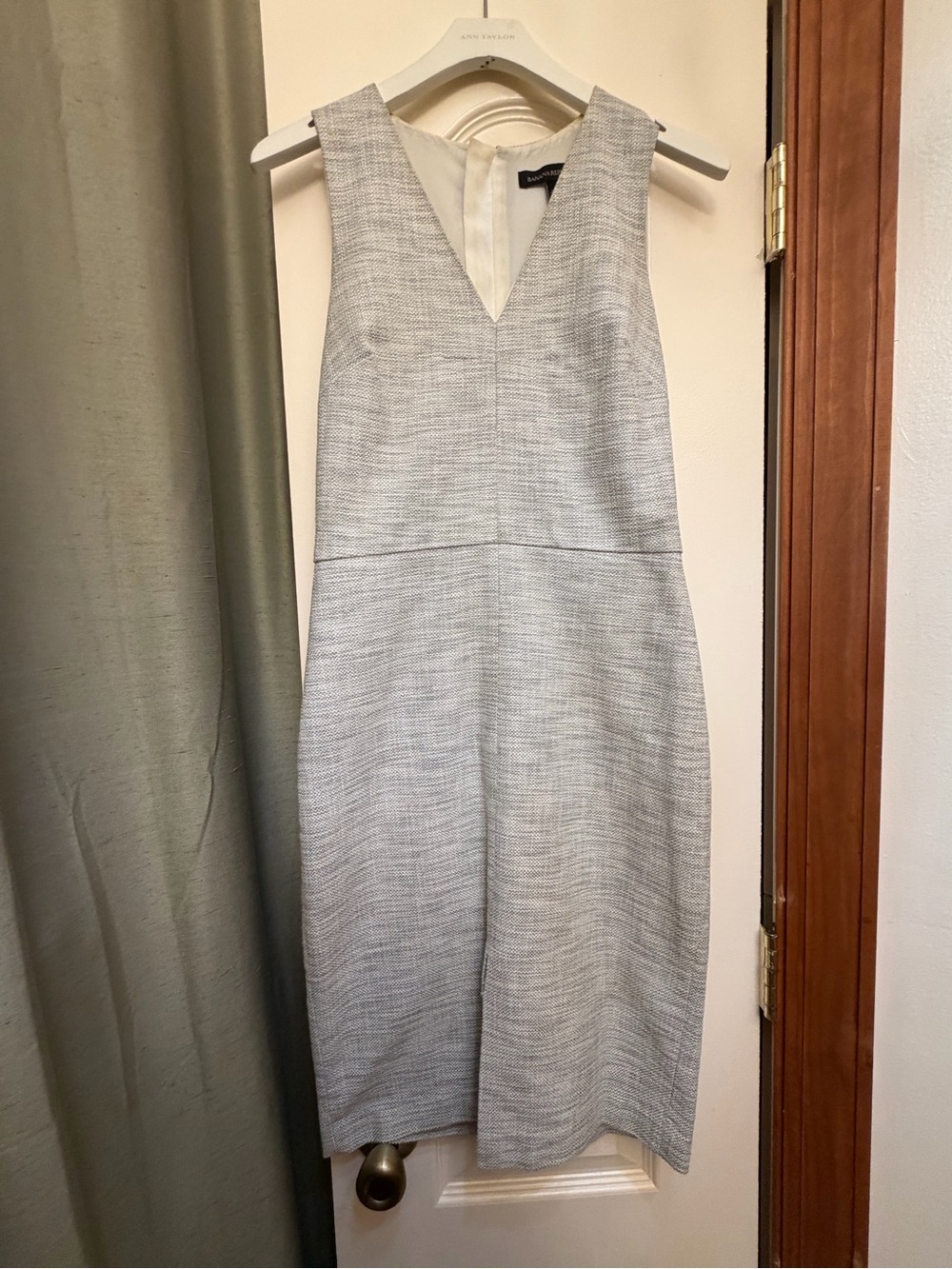 Banana Republic Gray Tweed Sleeveless Sheath Midi Dress Size 2 Front Slit